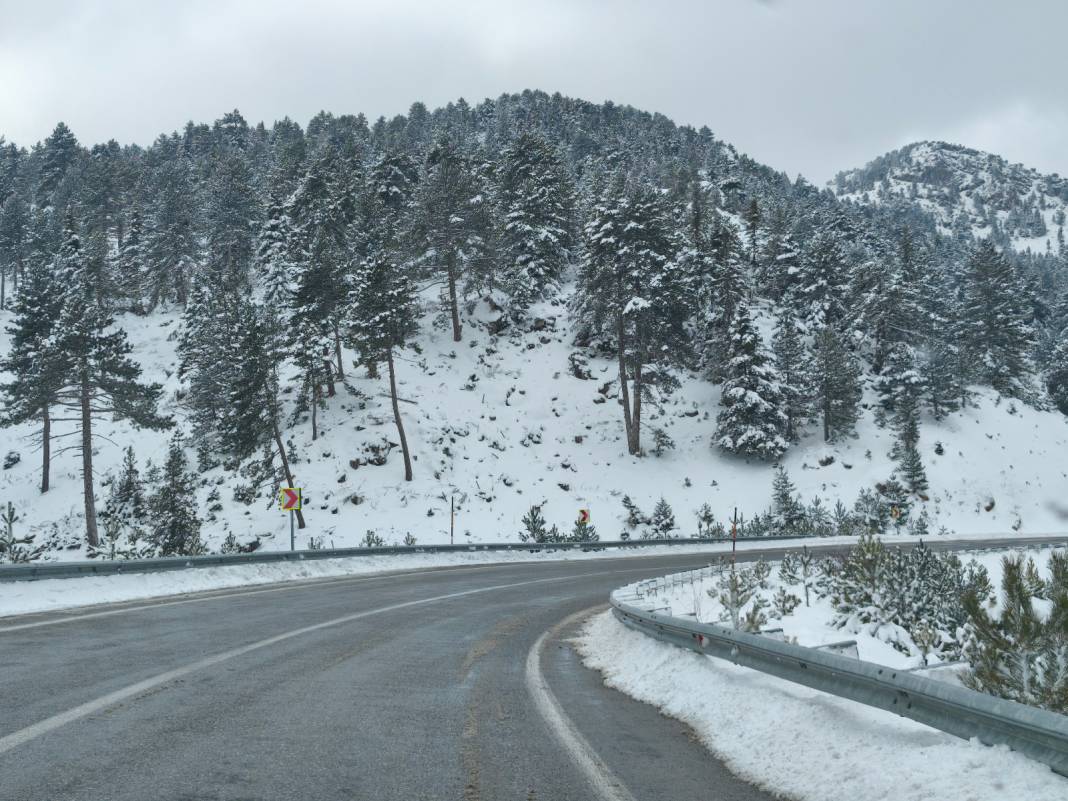 Konya’nın kar altındaki yaylası bir masal diyarına dönüştü 13